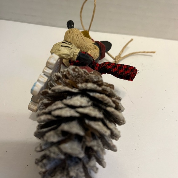 Mickey Mouse Super Rare Handmade Pinecone and Snowflake Ornament Disney - Picture 9 of 11